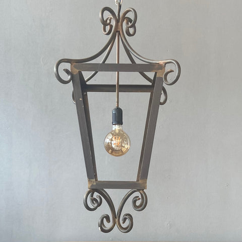 H5 Scroll Lantern - 840h x 400w x 400d